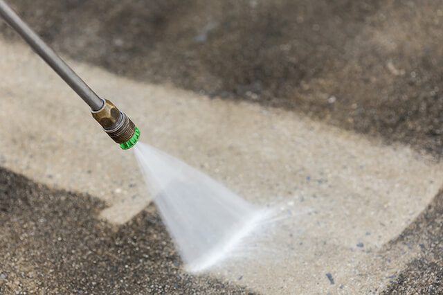 parking lot pressure washing in lakewood